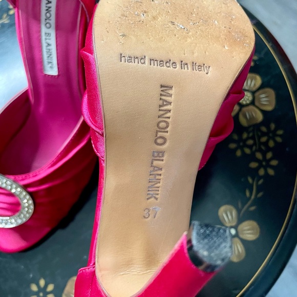 Manolo Blahnik Raspberry Sedaraby pair - Picture 7 of 7